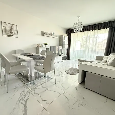 Bauhaus Wellness 204 Appartement Siófok